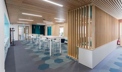 Das Lycée Voltaire bereit für den Schulbeginn dank Dickson Woven Flooring