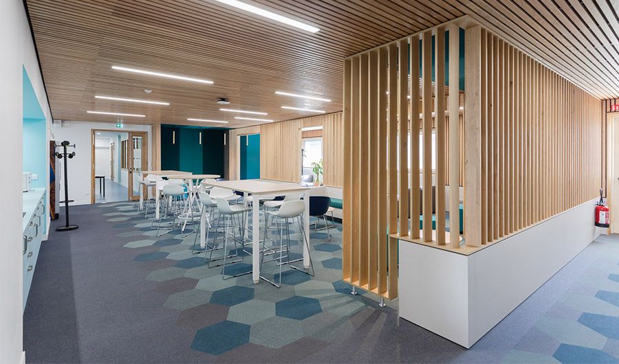 Das Lycée Voltaire bereit für den Schulbeginn dank Dickson Woven Flooring