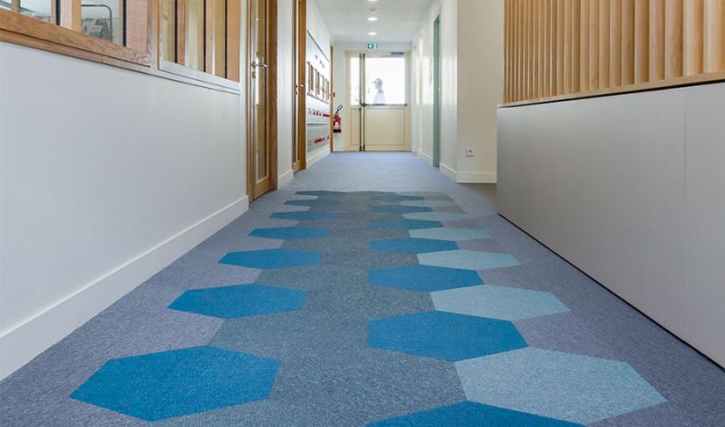 Das Lycée Voltaire bereit für den Schulbeginn dank Dickson Woven Flooring