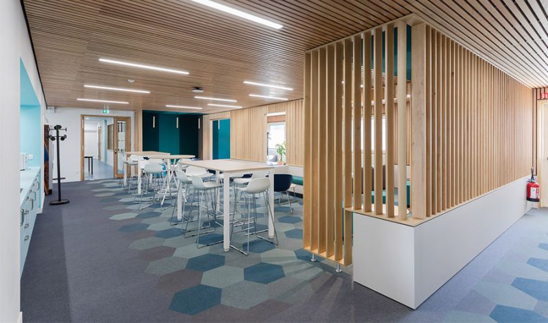 Das Lycée Voltaire bereit für den Schulbeginn dank Dickson Woven Flooring
